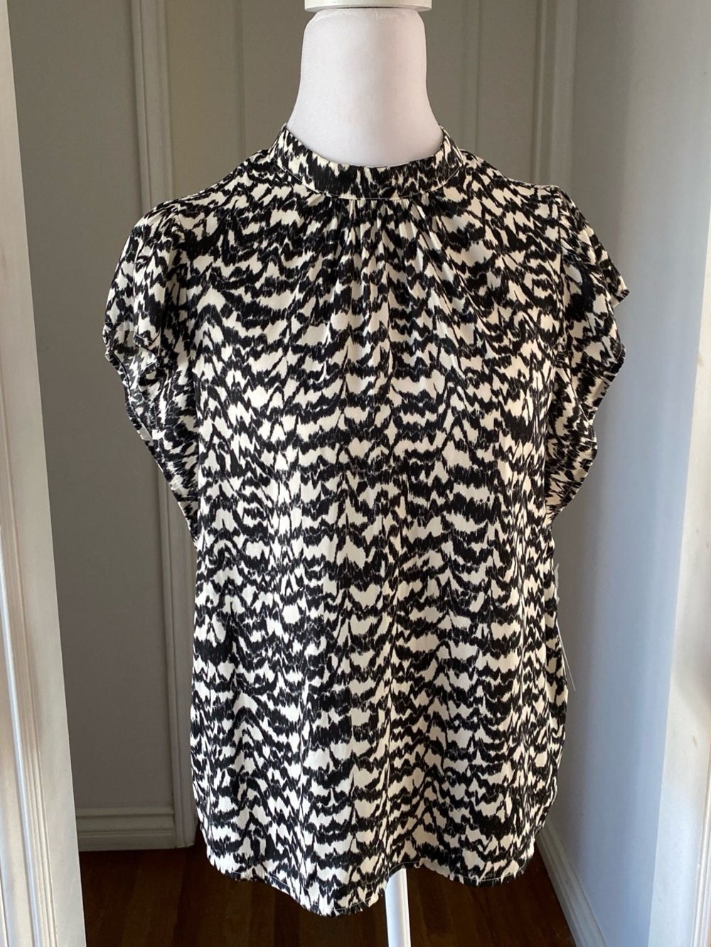 Nine West Black and White Printed Flutter Sleeve Blouse